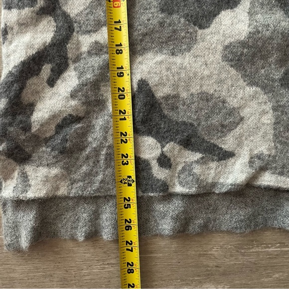 Medium Athleta Merino Wool Sweater in grey camo - Picture 5 of 8